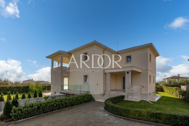 Dům na prodej 420 m² – Tar-Vabriga