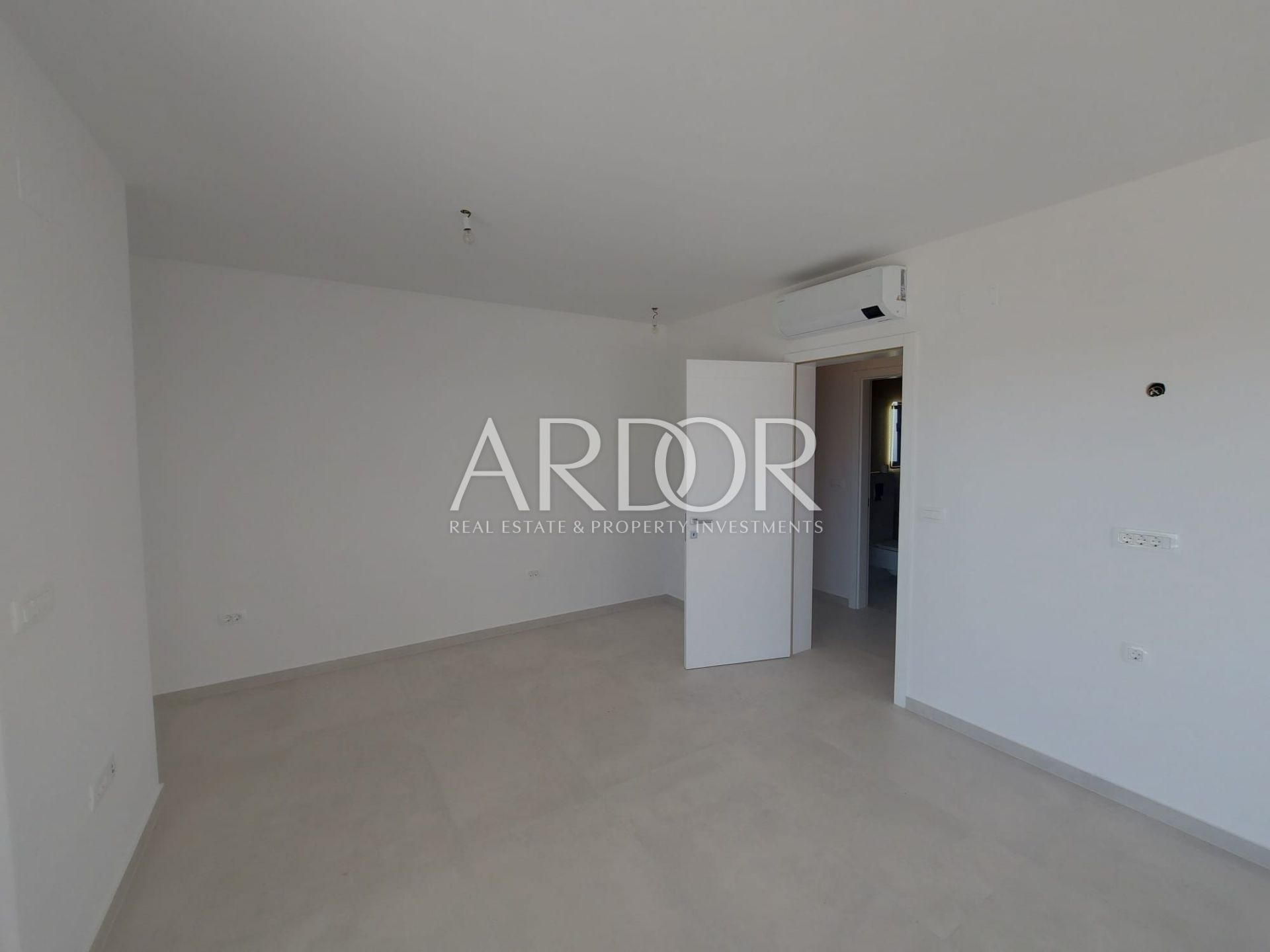 Apartma Naprodaj - Ličko-senjska Novalja