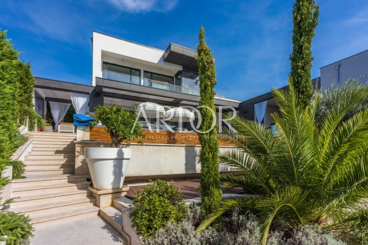 Dům na prodej 300 m² – Crikvenica