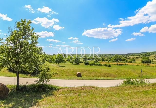 Działka na sprzedaż 1587 m² – Oprtalj