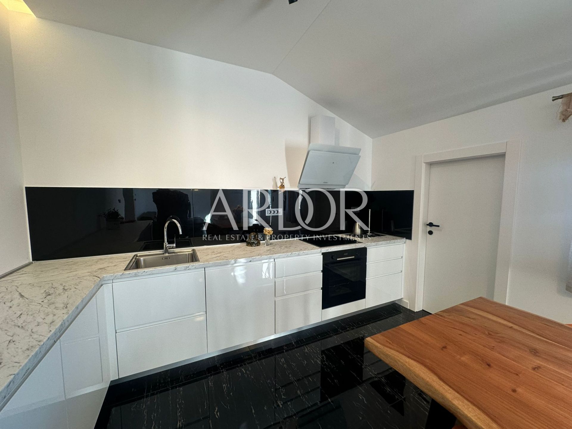 Apartma Na predaj -  Kostrena