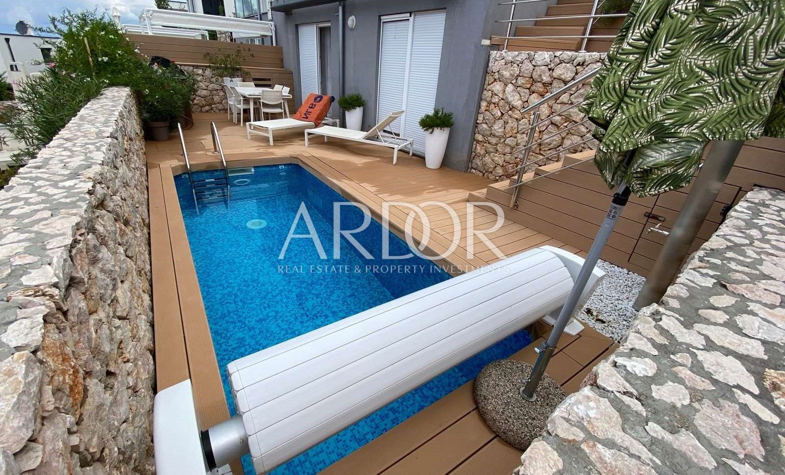 Flat For sale -  Njivice
