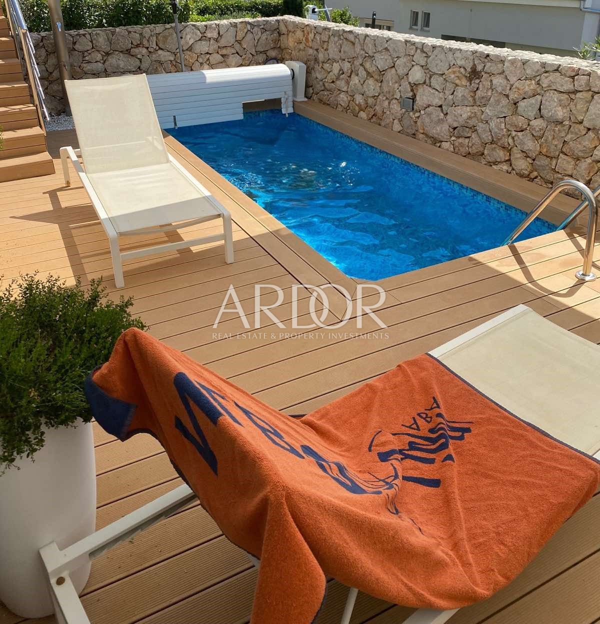 Flat For sale -  Njivice