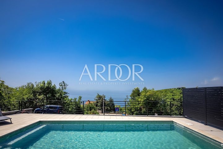 House for sale 245 m² – Kostrena