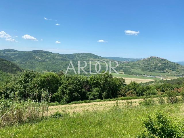 Land for sale 1878 m² – Motovun
