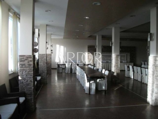 Komerčné na predaj 1000 m² – Skrad