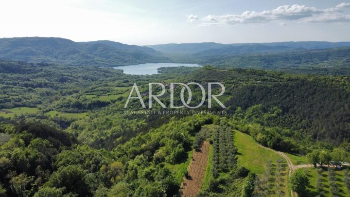 Terreno in vendita 1400 m² – Cerovlje