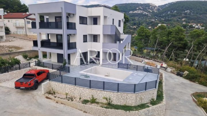 Hiša na predaj 395 m² – Rab