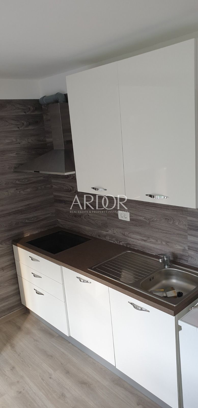 Flat For sale -  Liganj