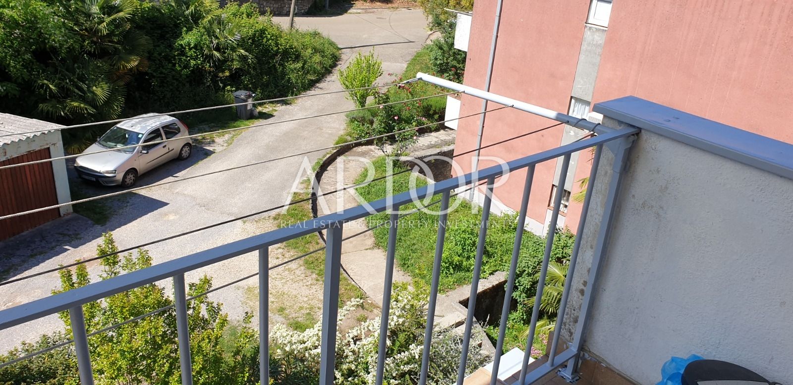 Flat For sale -  Liganj
