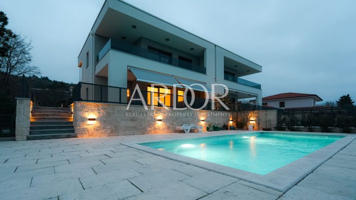 Maison à vendre 220 m² – Kostrena