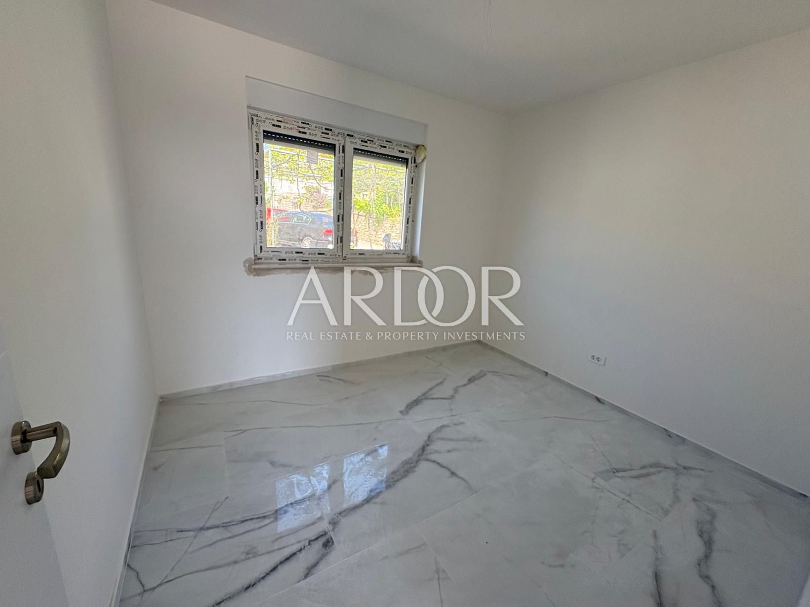 Apartma Na predaj -  Banjol