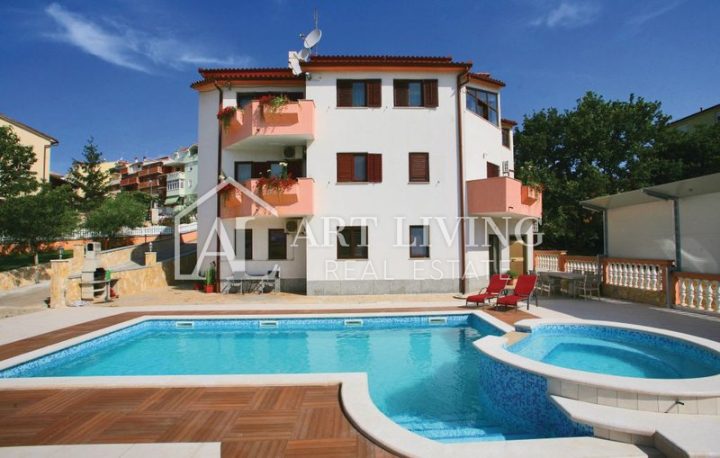 Kuća na prodaju 450 m² – Pula