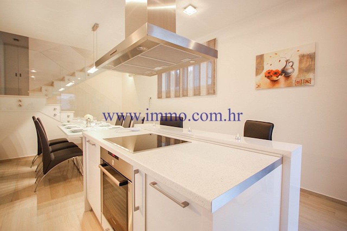 Haus Zu verkaufen - SPLITSKO-DALMATINSKA  TROGIR 