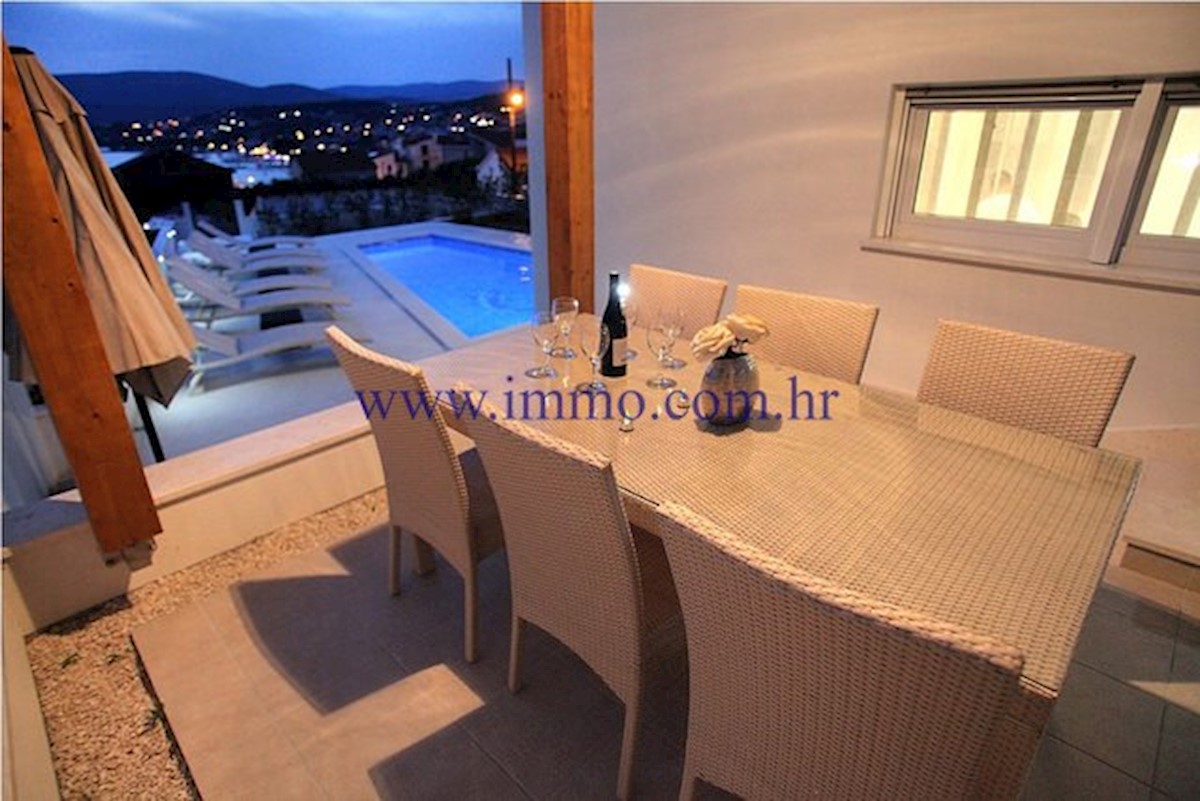 Haus Zu verkaufen - SPLITSKO-DALMATINSKA  TROGIR 