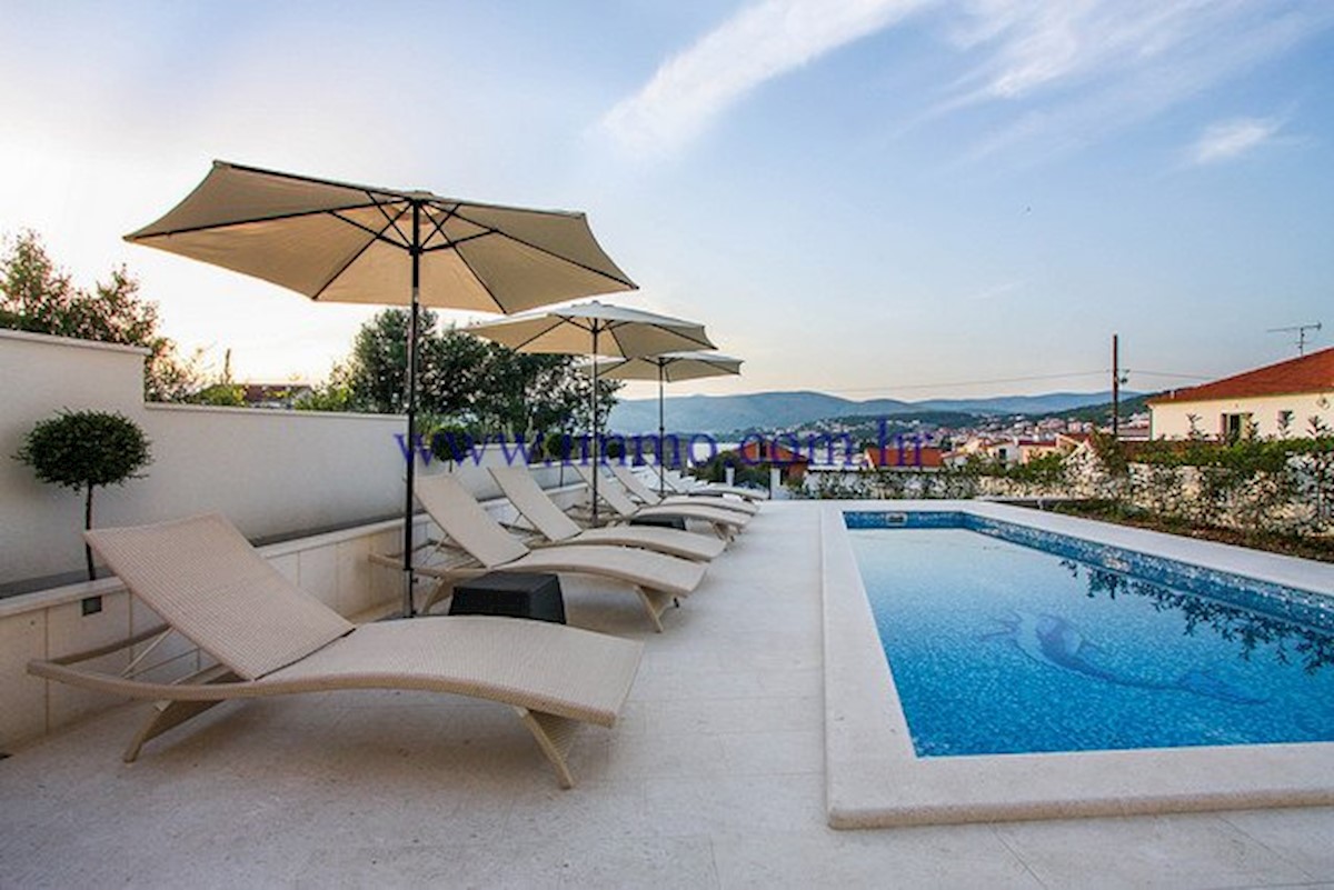 Haus Zu verkaufen - SPLITSKO-DALMATINSKA  TROGIR 