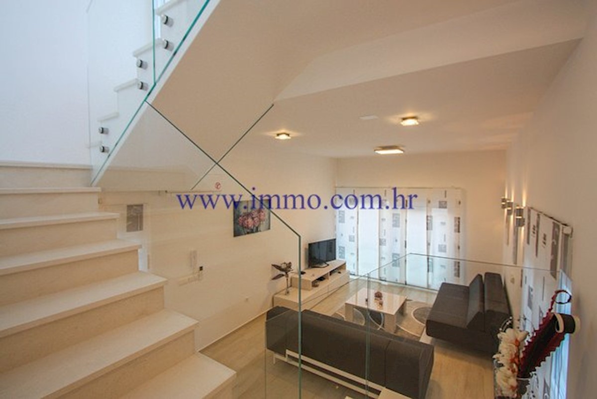 Haus Zu verkaufen - SPLITSKO-DALMATINSKA  TROGIR 