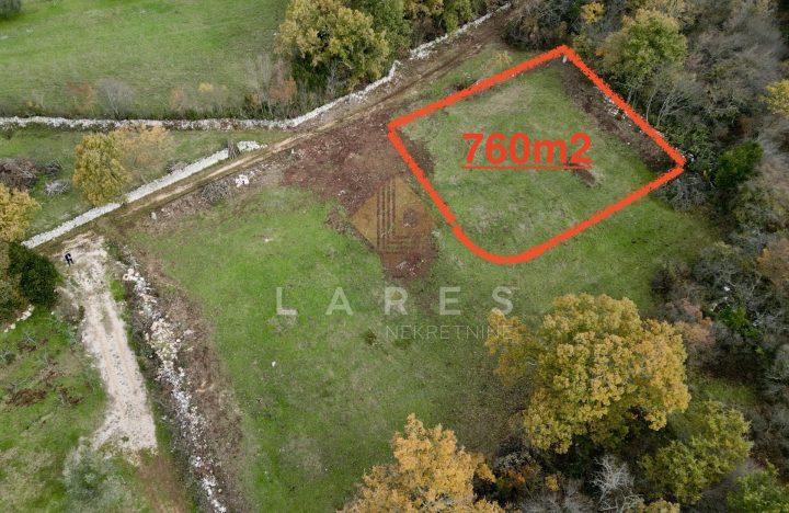 Zemljište na prodaju 760 m² – Plovanija