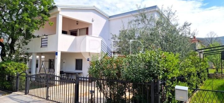 Kuća na prodaju 290 m² – Donji Karin
