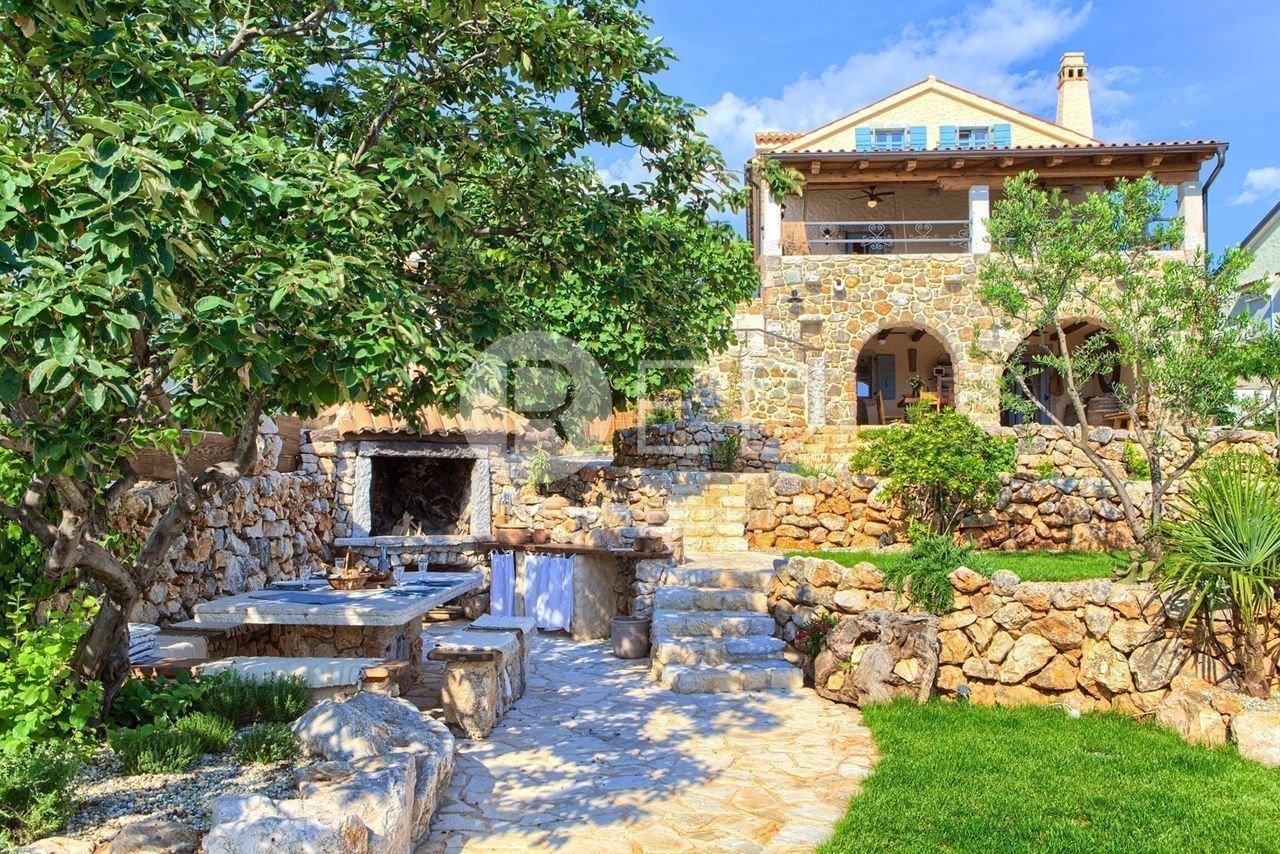 Haus Zu verkaufen - Primorsko-goranska Malinska-dubašnica - foto 1/17