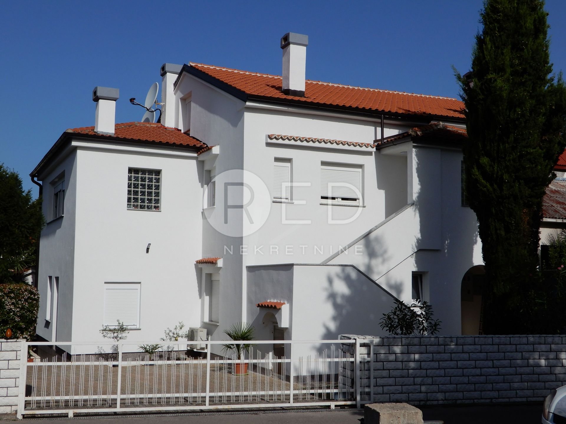 Haus Zu verkaufen - Primorsko-goranska Malinska-dubašnica - foto 1/7