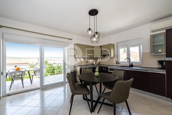 Kuća na prodaju 140 m² – Rovanjska