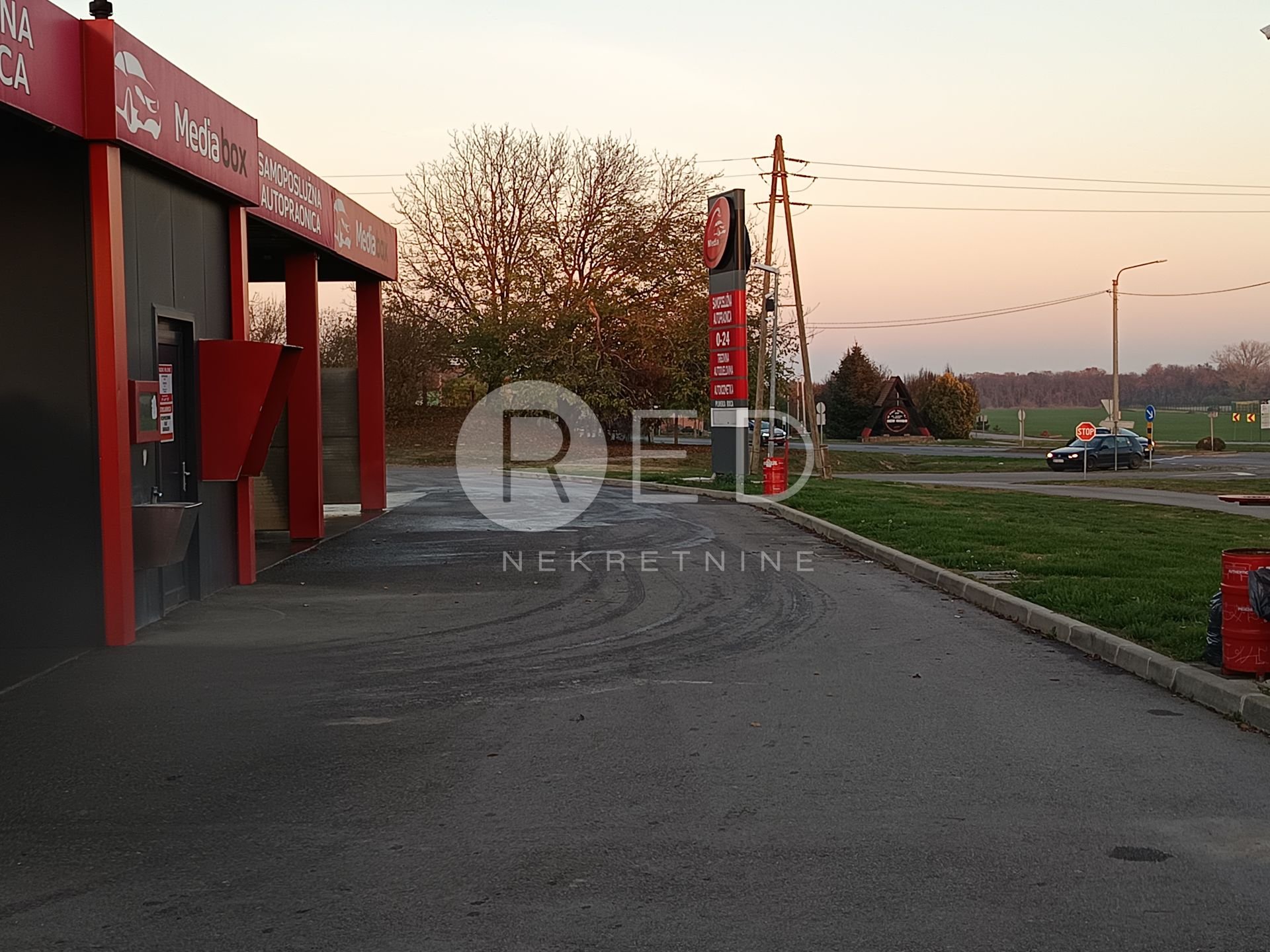 Business premises For sale - Osječko-baranjska Kneževi Vinogradi