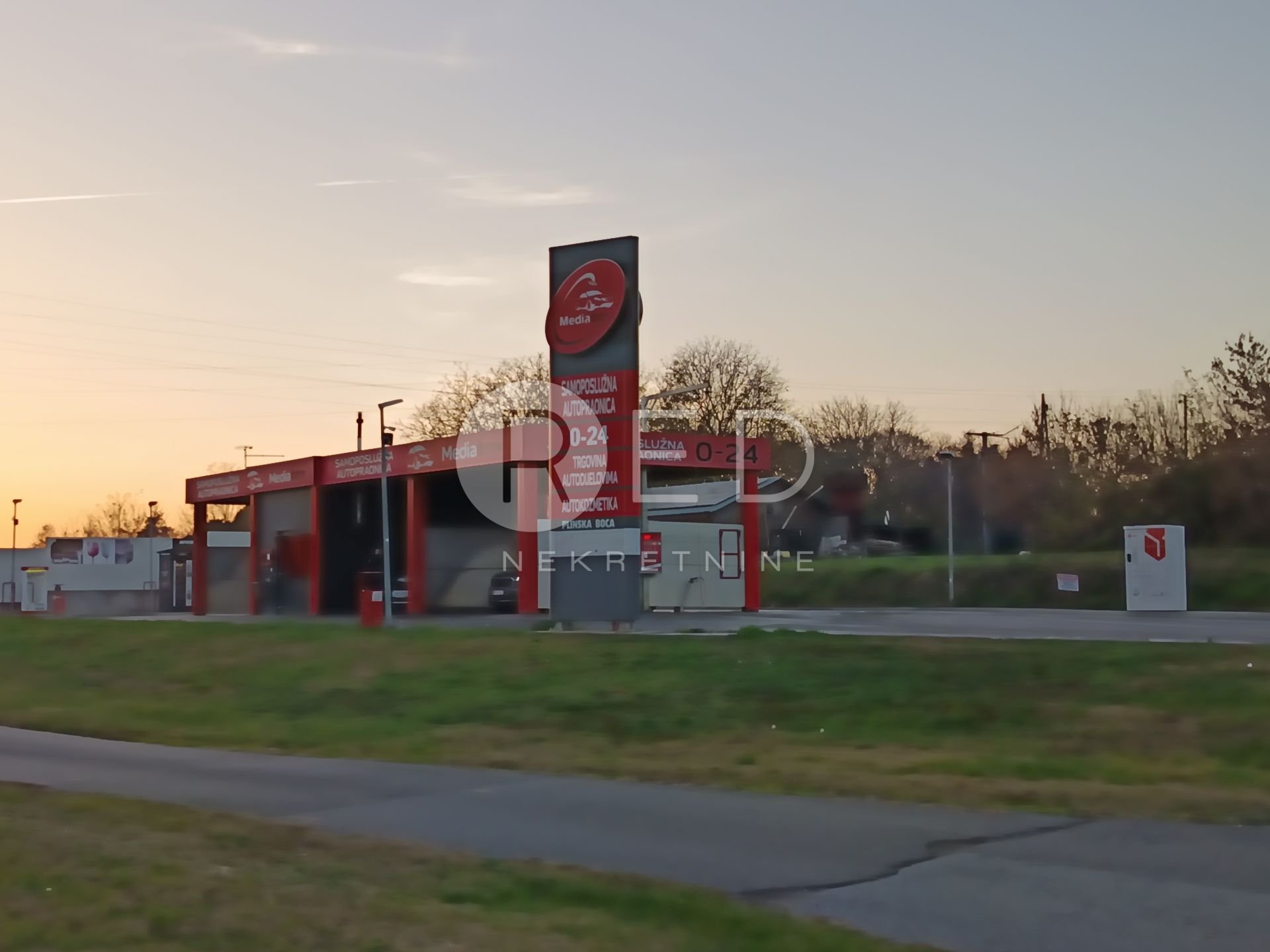Business premises For sale - Osječko-baranjska Kneževi Vinogradi