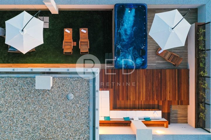 Apartmán na prodej 160 m² – Plovanija