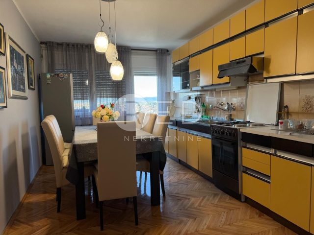 Kuća na prodaju 344 m² – Tekija