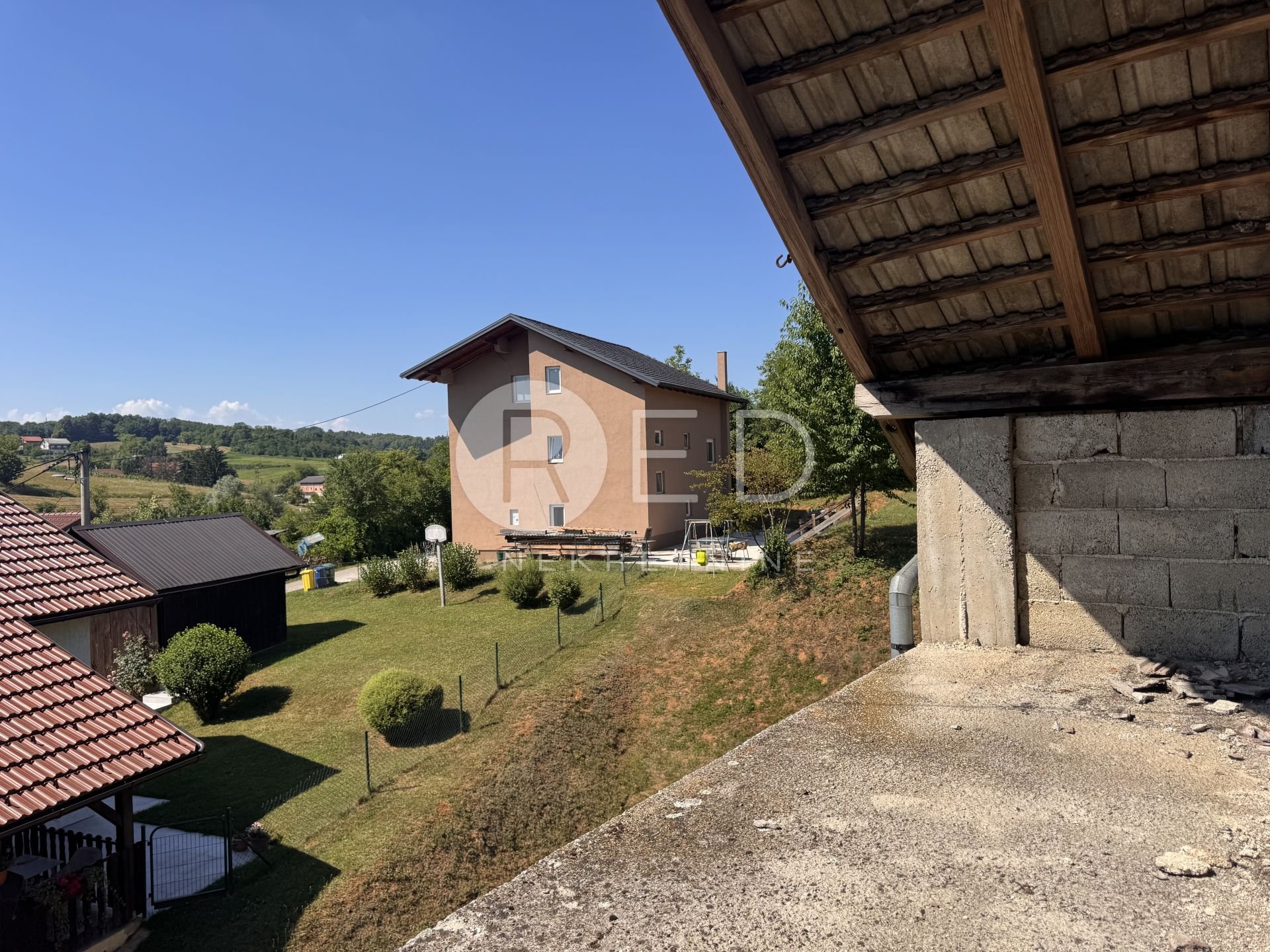 Casa In vendita - Karlovačka Duga Resa