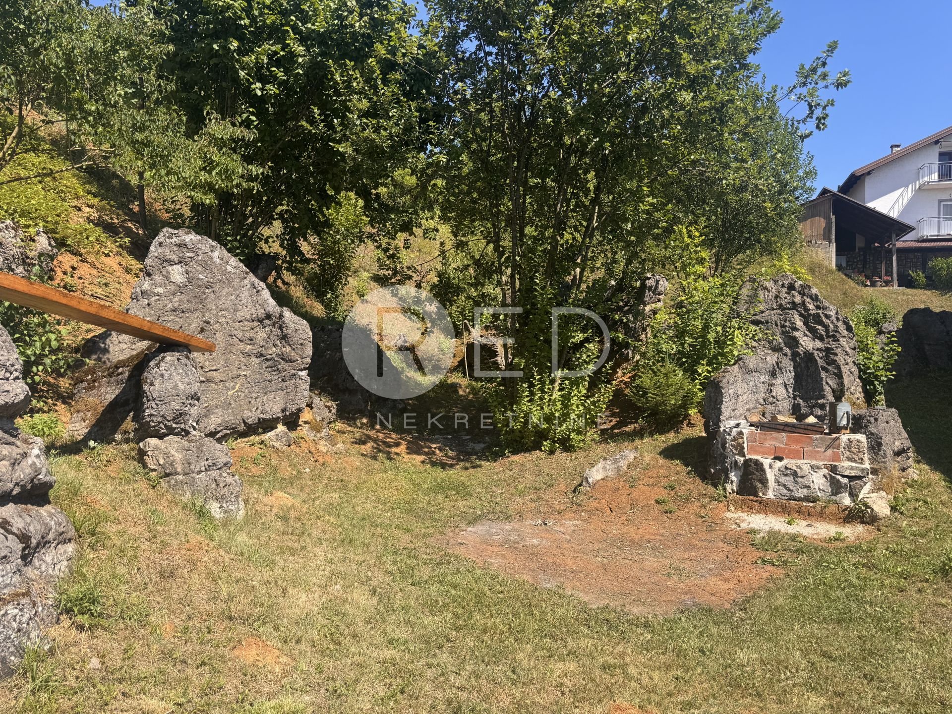 Casa In vendita - Karlovačka Duga Resa