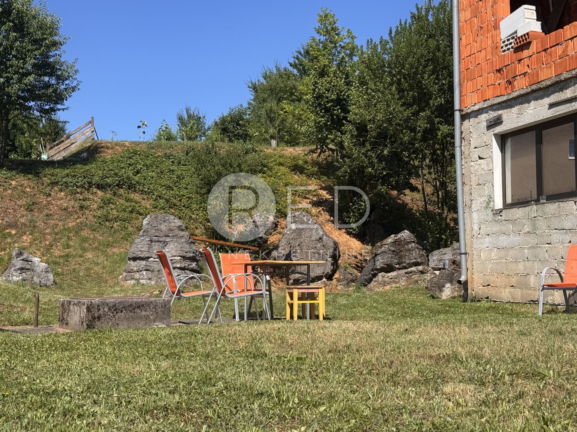 Casa In vendita - Karlovačka Duga Resa