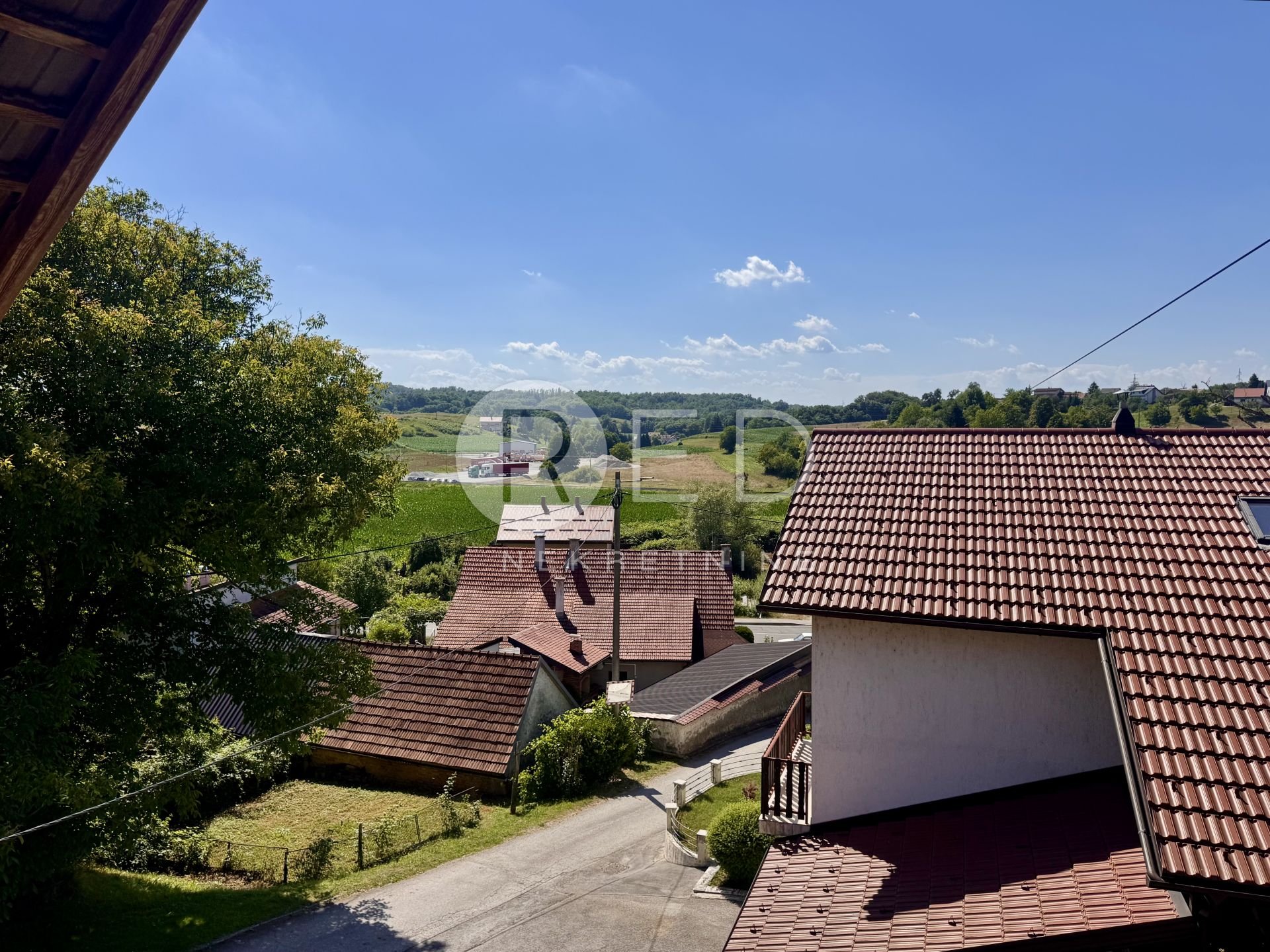 Casa In vendita - Karlovačka Duga Resa
