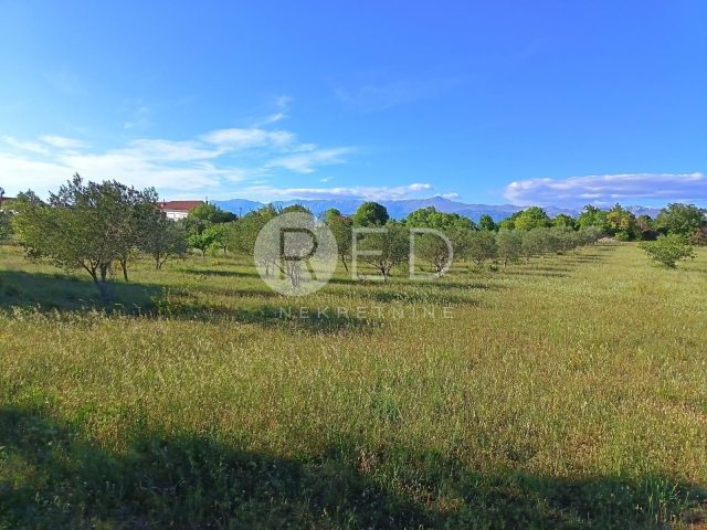 Zemljište na prodaju 1883 m² – Pridraga