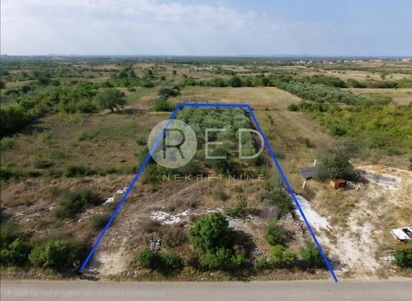 Terrain à vendre 1806 m² – Lovinac