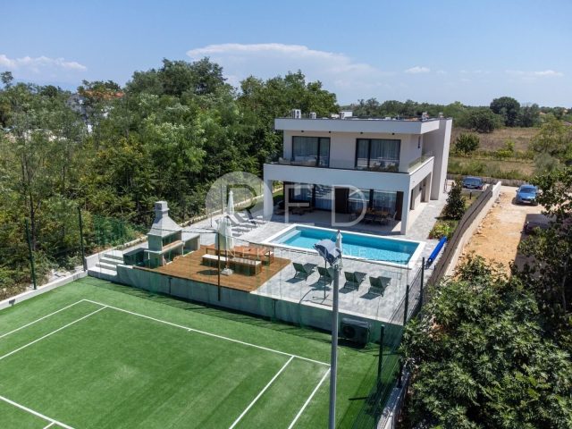Hiša naprodaj 223 m² – Privlaka