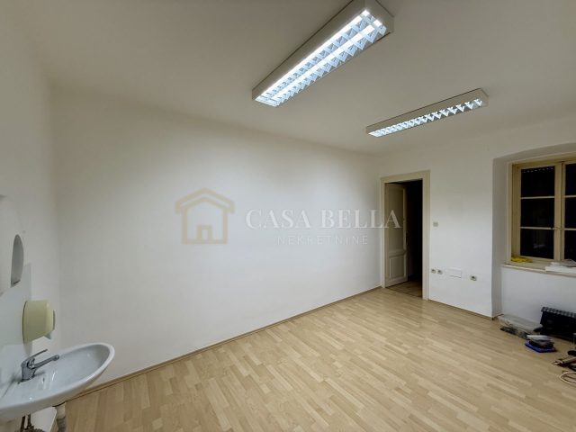 Poslovni prostor za najam 61 m² – Rijeka