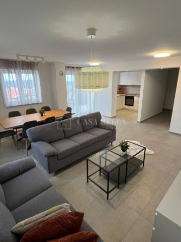 Stan za najam 160 m² – Bakar