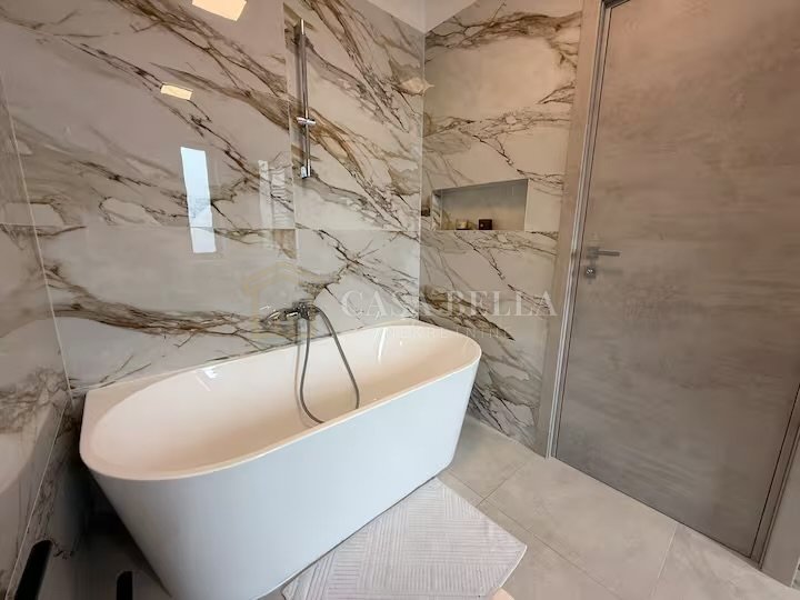 House For sale - Splitsko-dalmatinska Kaštel Novi