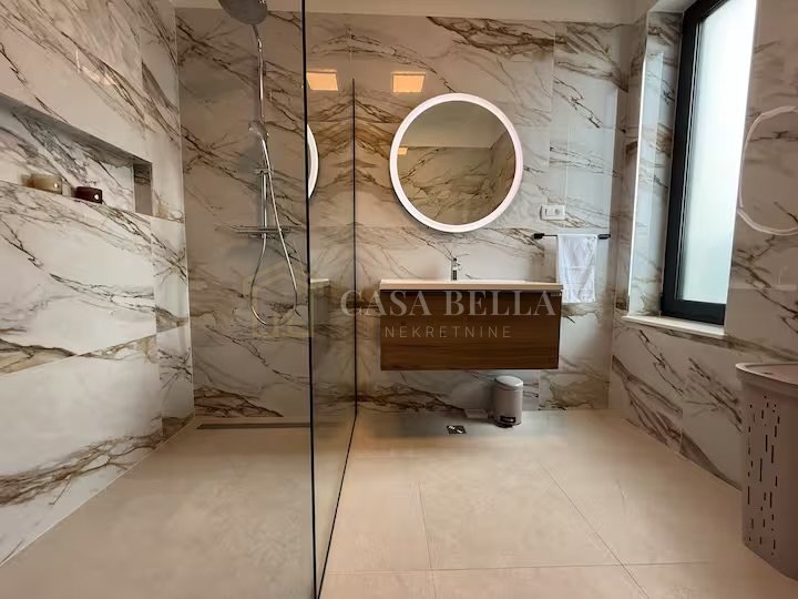 House For sale - Splitsko-dalmatinska Kaštel Novi