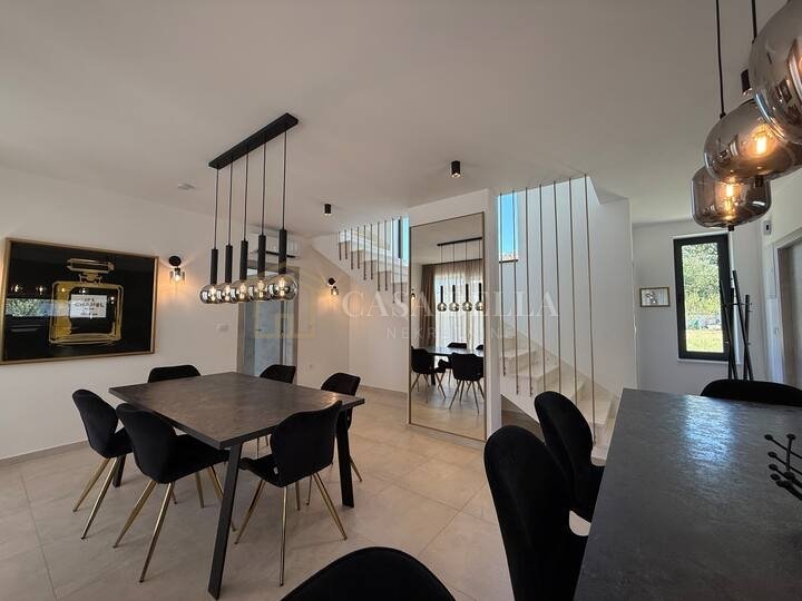 House For sale - Splitsko-dalmatinska Kaštel Novi