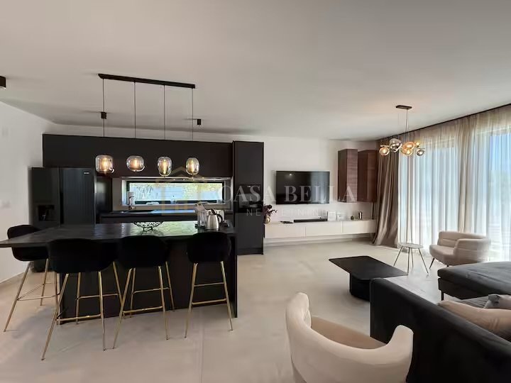 House For sale - Splitsko-dalmatinska Kaštel Novi