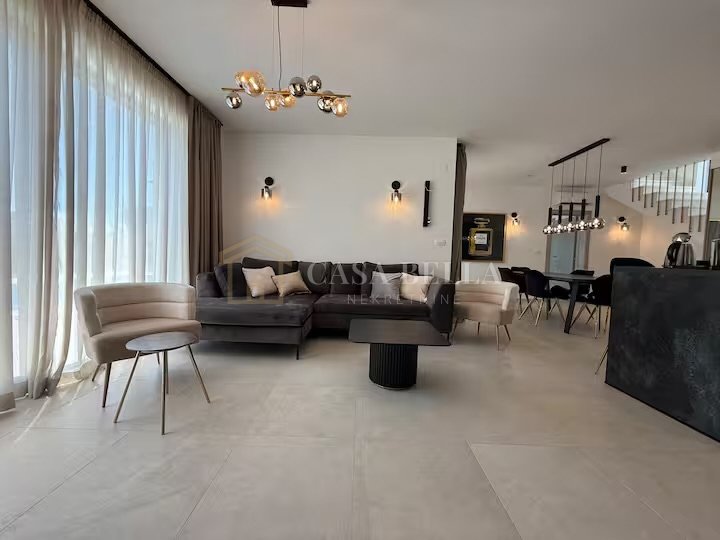 House For sale - Splitsko-dalmatinska Kaštel Novi