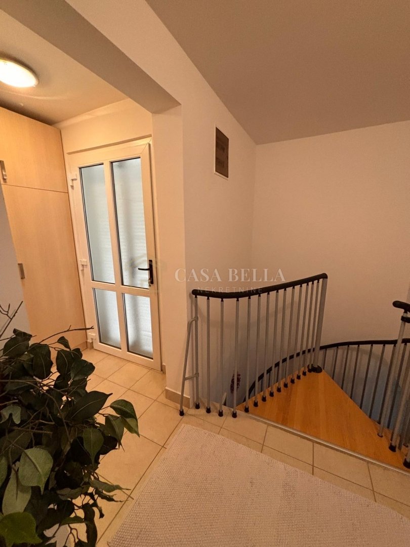 Apartma Naprodaj - Ličko-senjska Novalja