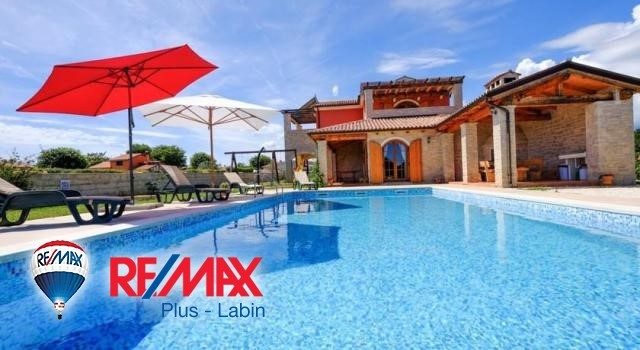 Kuća na prodaju 243 m² – Rebići