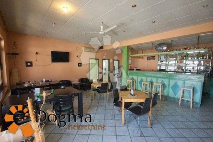 Business premises for sale 176 m² – Rupa