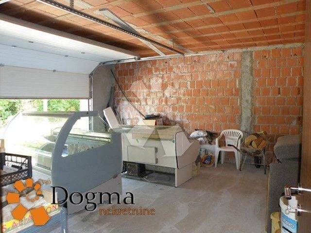 Commerciale Da affittare VIŠKOVO
