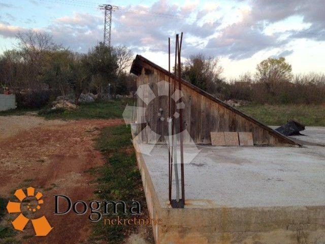 Land for sale 1150 m² – Kras