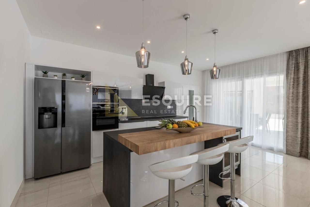 Casa In vendita - Splitsko-dalmatinska Grad